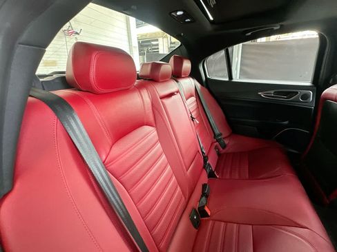 Used 2022 Alfa Romeo Giulia Veloce RWD image 26