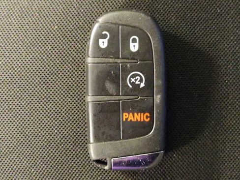 Used 2021 Jeep Renegade Latitude FWD image 32