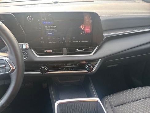 Used 2025 Chevrolet Equinox LT FWD image 17