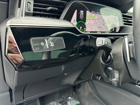 Used 2022 Audi e-tron Premium Plus w/ Premium Plus Package image 29