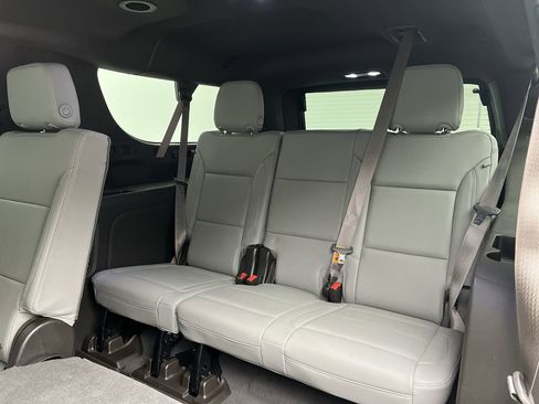 Used 2023 Chevrolet Suburban LT w/ Luxury Package image 13