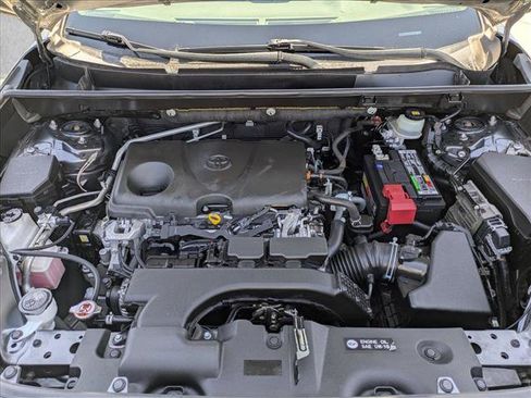 Used 2019 Toyota RAV4 XLE w/ Carpet Mat Package FWD image 22