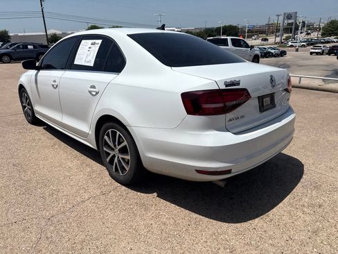 Used 2017 Volkswagen Jetta SE FWD image 5