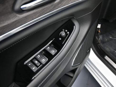 Used 2024 Jeep Grand Cherokee L Overland w/ Advanced Protech Group III image 14