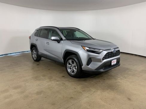 Used 2022 Toyota RAV4 XLE w/ Convenience Package AWD/4WD image 5