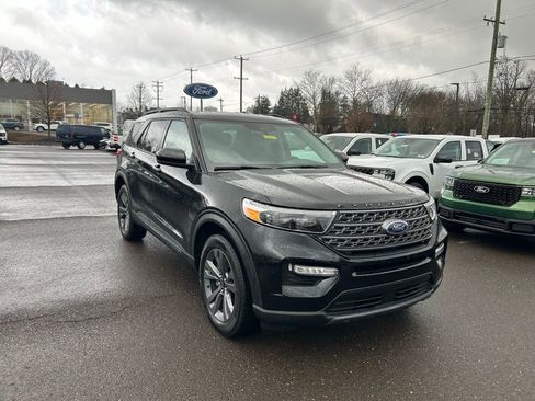 Certified 2023 Ford Explorer XLT w/ Equipment Group 202A image 3