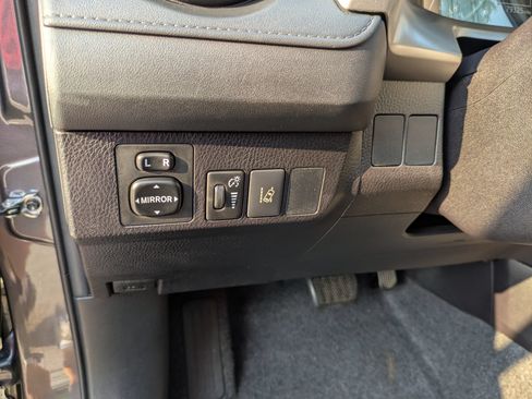 Used 2017 Toyota RAV4 LE FWD image 17