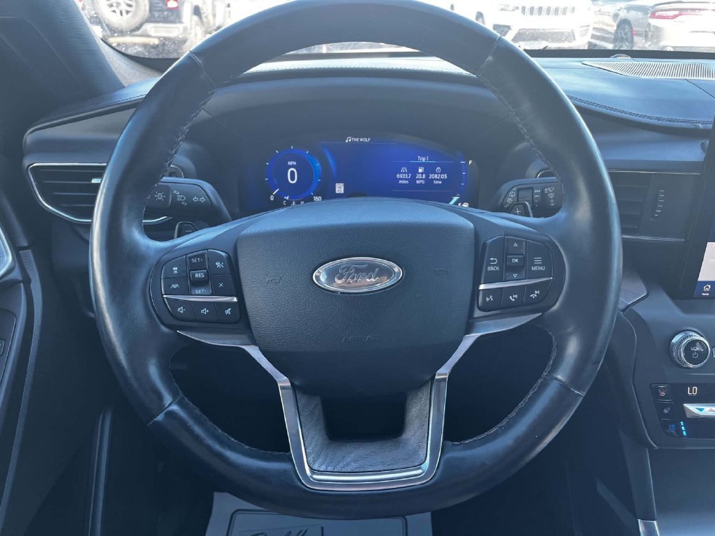 Used 2020 Ford Explorer Platinum w/ Premium Technology Package AWD/4WD image 16