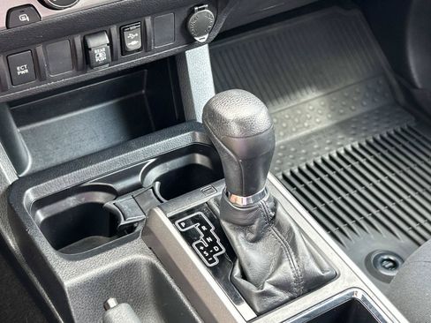 Used 2019 Toyota Tacoma SR5 RWD image 33