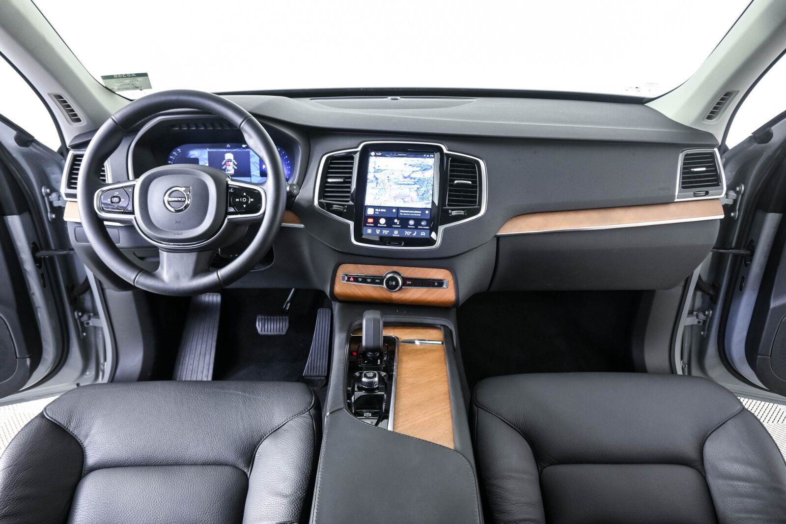 Certified 2024 Volvo XC90 B5 Plus AWD/4WD image 16