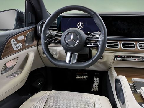 Used 2026 Mercedes-Benz GLS 580 4MATIC image 16