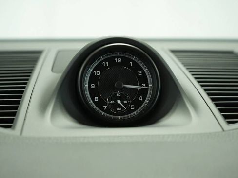 Certified 2025 Porsche Macan image 34