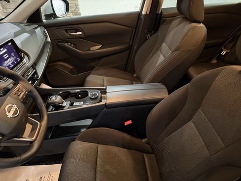 Certified 2025 Nissan Rogue SV image 8