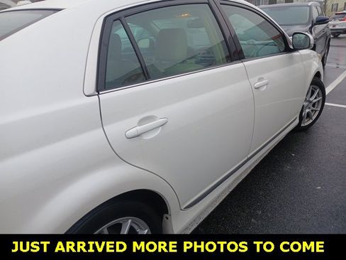 Used 2011 Toyota Avalon Limited image 3