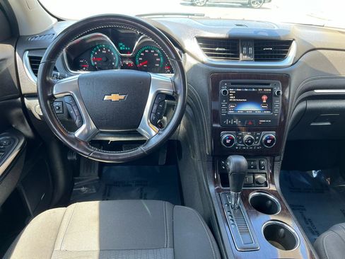 Used 2017 Chevrolet Traverse LT w/ LPO, 'HIT The Road' Package AWD/4WD image 17