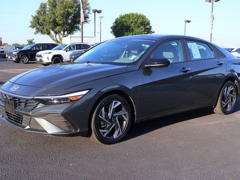 Used 2025 Hyundai Elantra Sport w/ Cargo Package FWD image 7