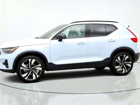 Used 2024 Volvo XC40 B5 Plus w/ Protection Package Premier AWD/4WD image 8