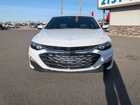 Used 2022 Chevrolet Malibu LT image 2