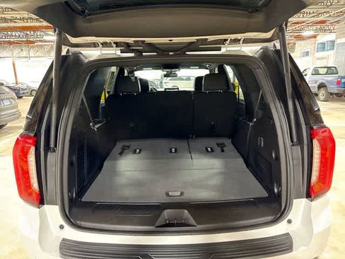 Used 2024 GMC Yukon SLT AWD/4WD image 11