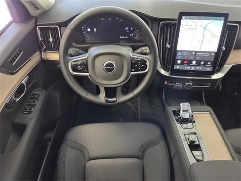 Certified 2025 Volvo XC90 B6 Plus image 18