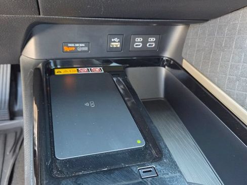 Used 2026 Toyota Camry XLE FWD image 24