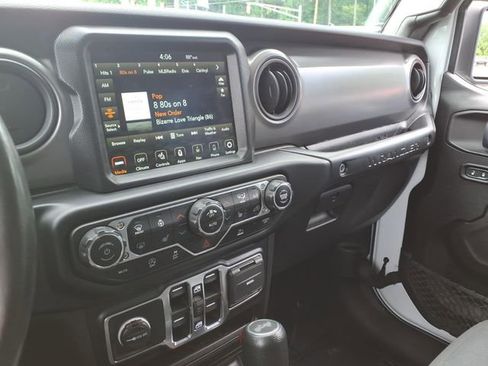 Used 2022 Jeep Wrangler Unlimited Sport AWD/4WD image 35
