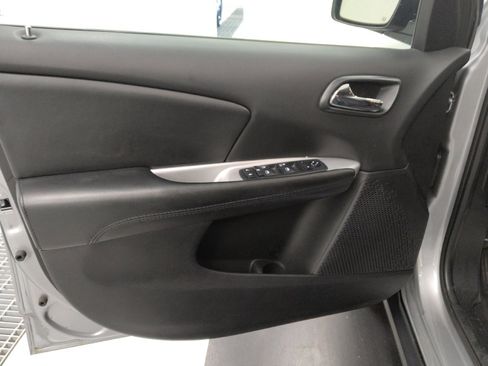 Used 2018 Dodge Journey SE image 27