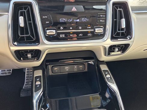 Used 2023 Kia Sorento SX Prestige AWD/4WD image 20