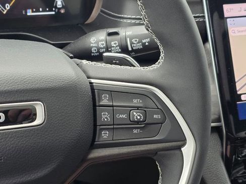 Certified 2023 Jeep Grand Cherokee Limited w/ Black Appearance Package AWD/4WD image 28