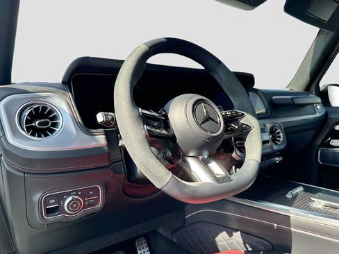Used 2025 Mercedes-Benz G 63 AMG 4MATIC image 9