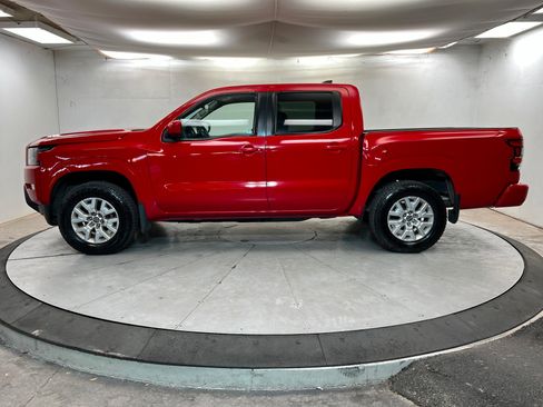 Used 2022 Nissan Frontier SV image 2