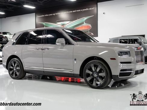 Used 2023 Rolls-Royce Cullinan AWD/4WD image 1