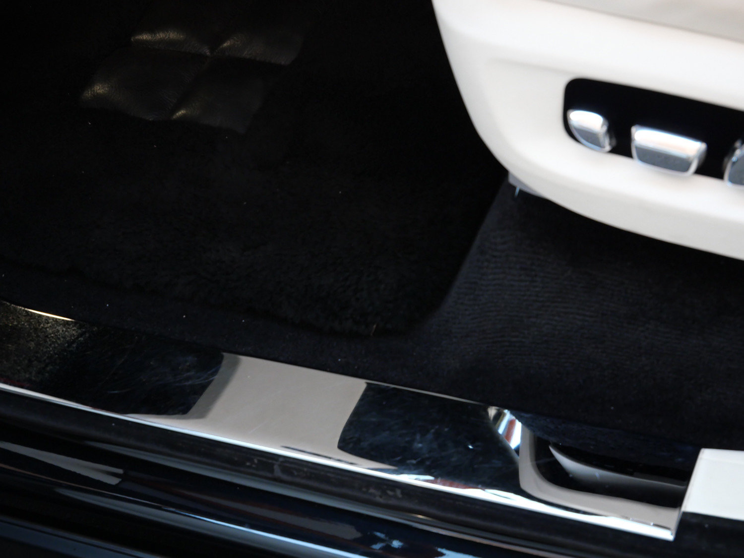 Certified 2022 Rolls-Royce Cullinan w/ Technology Package AWD/4WD image 10