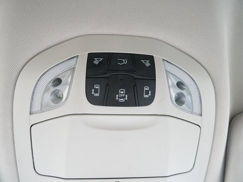 Used 2024 Chrysler Pacifica Limited FWD image 25