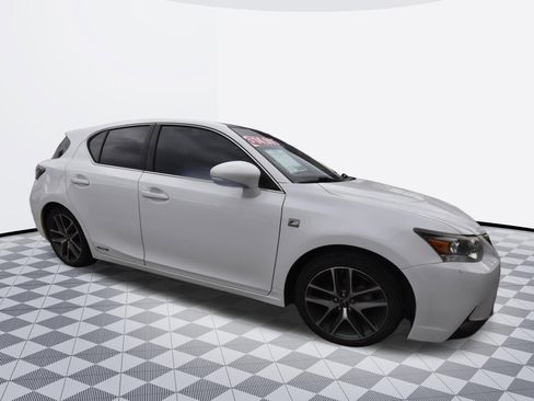 Used 2017 Lexus CT 200h w/ Navigation System Package FWD image 5