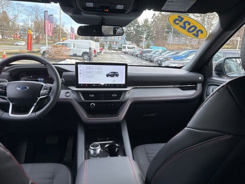 Certified 2025 Ford Explorer ST-Line image 22
