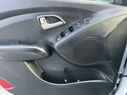 Used 2012 Hyundai Tucson GL image 13