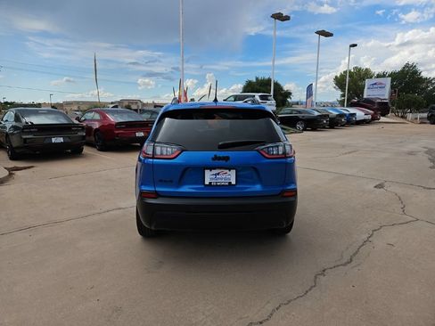 Used 2023 Jeep Cherokee Altitude Lux AWD/4WD image 3