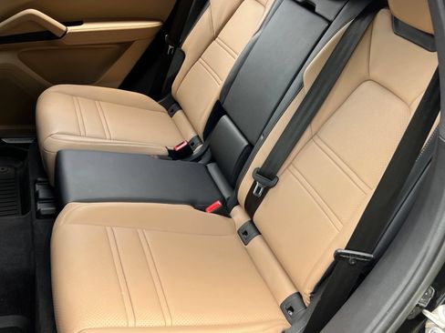 Used 2026 Porsche Cayenne AWD/4WD image 18