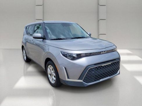 Used 2023 Kia Soul LX w/ LX Technology Package FWD image 3