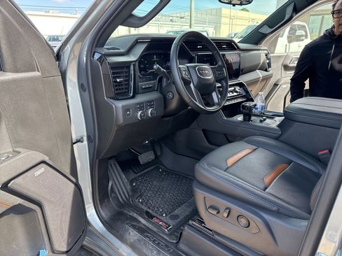 Used 2025 GMC Sierra 1500 AT4 w/ AT4 Premium Package image 2