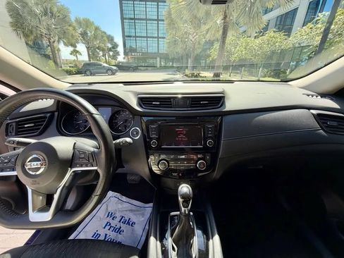 Used 2019 Nissan Rogue SV AWD/4WD image 15