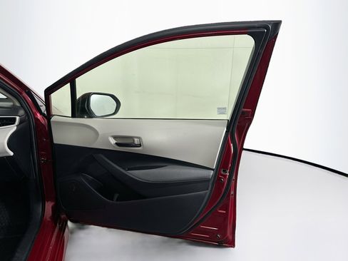 Used 2022 Toyota Corolla LE image 31