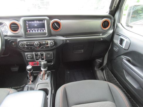 Used 2021 Jeep Gladiator Mojave w/ Trailer Tow Package AWD/4WD image 17