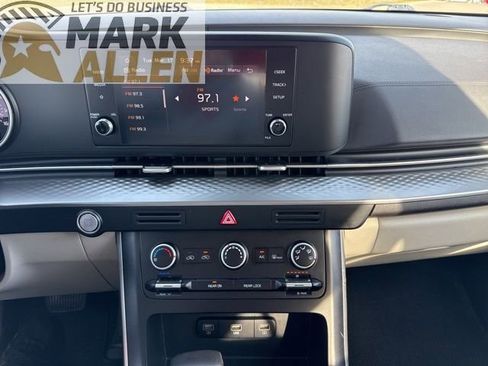 Used 2024 Kia Carnival LX image 9