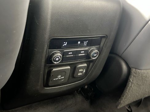 Used 2020 Buick Enclave Essence w/ Sound and Sites Package image 25