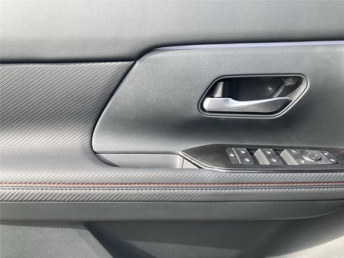 New 2025 Nissan Kicks SR image 30