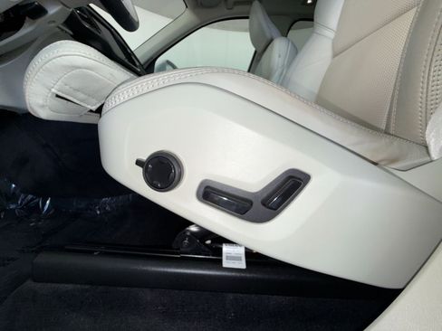 Used 2023 Volvo XC90 T8 Ultimate AWD/4WD image 14