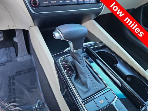 Used 2019 Kia Cadenza Premium image 21
