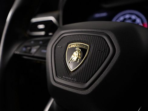 Used 2020 Lamborghini Urus AWD/4WD image 37